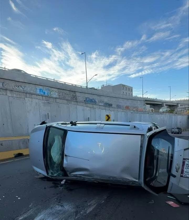 Se registra volcadura automovilística en el Libramiento Oriente de Morelia