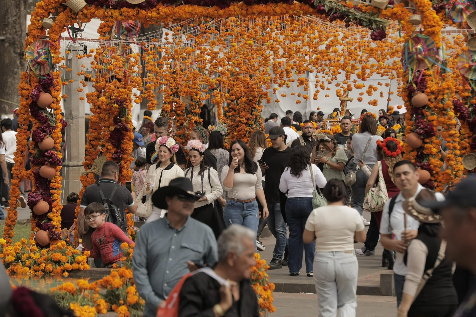 Desfiles, ferias y altares, prepárate para vivir la Noche de Muertos en Michoacán