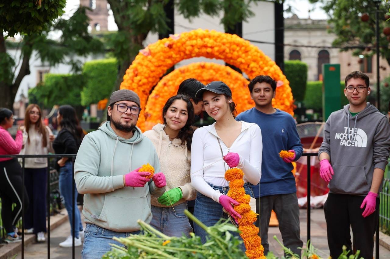 Gobierno de Morelia, escuelas y grupos sociales, dan vida a la tradición de Día de Muertos