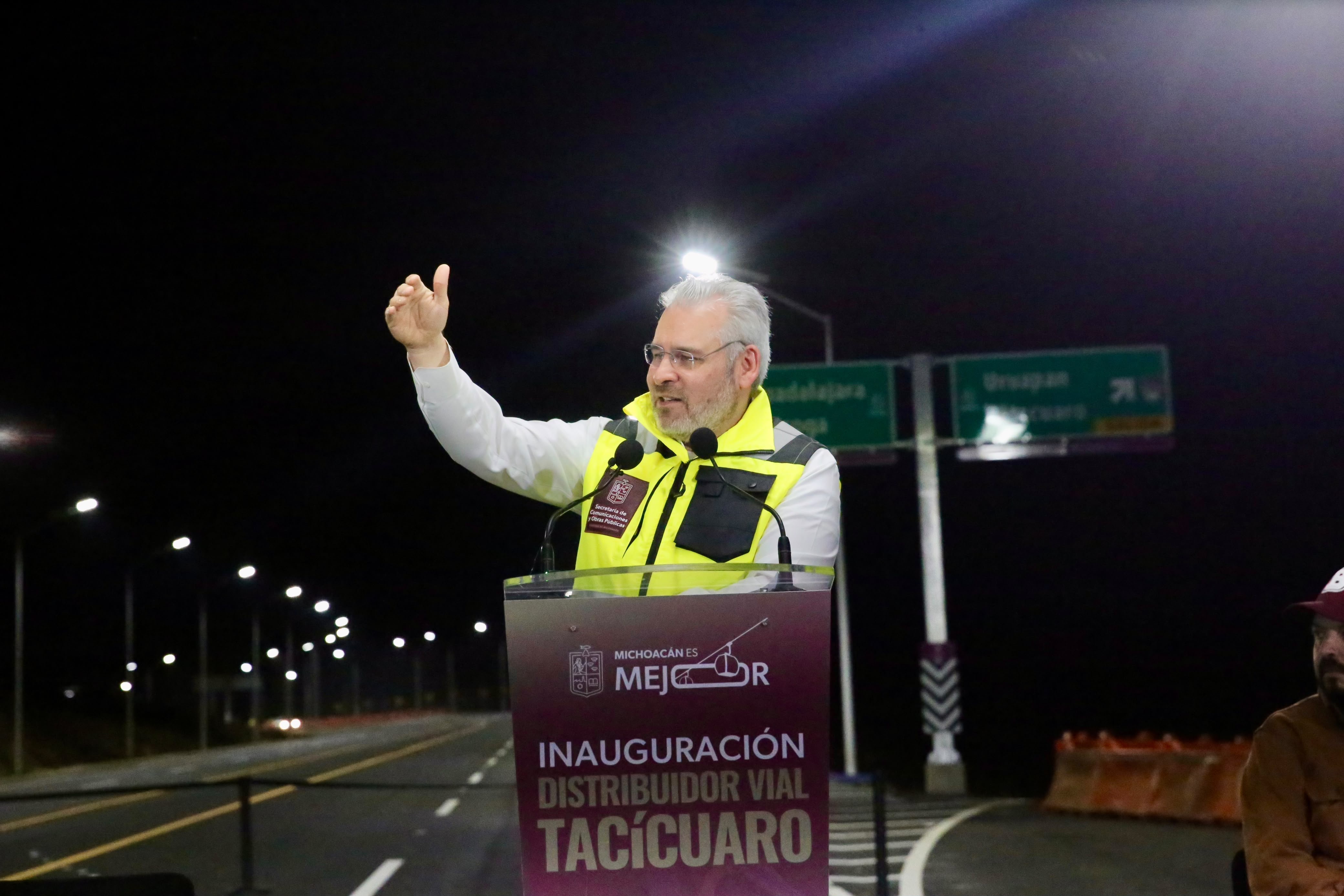 Bedolla abre circulación del distribuidor vial de Tacícuaro