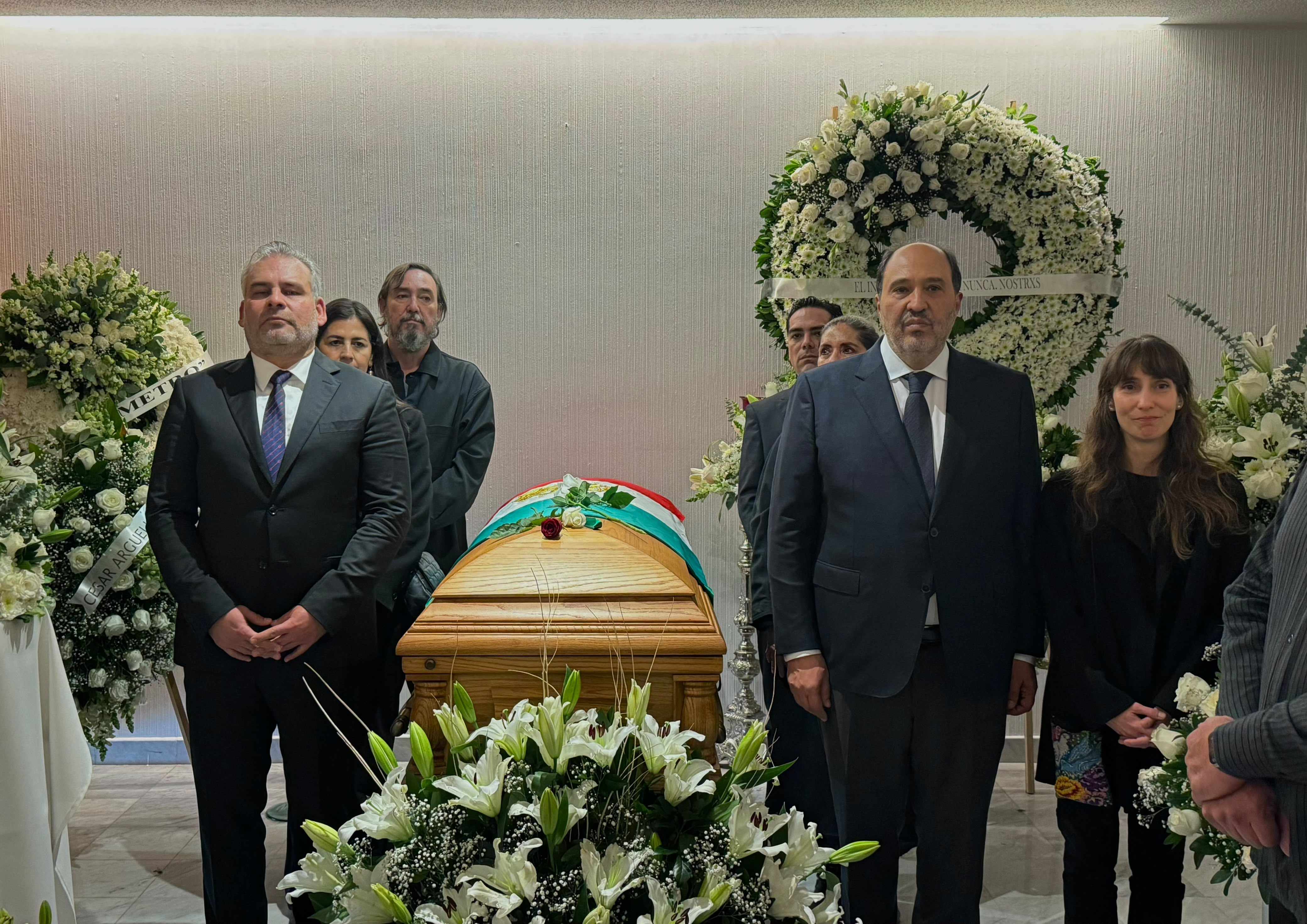 En compañía de su familia, Bedolla despide al ingeniero Cárdenas y reconoce su papel en el México moderno